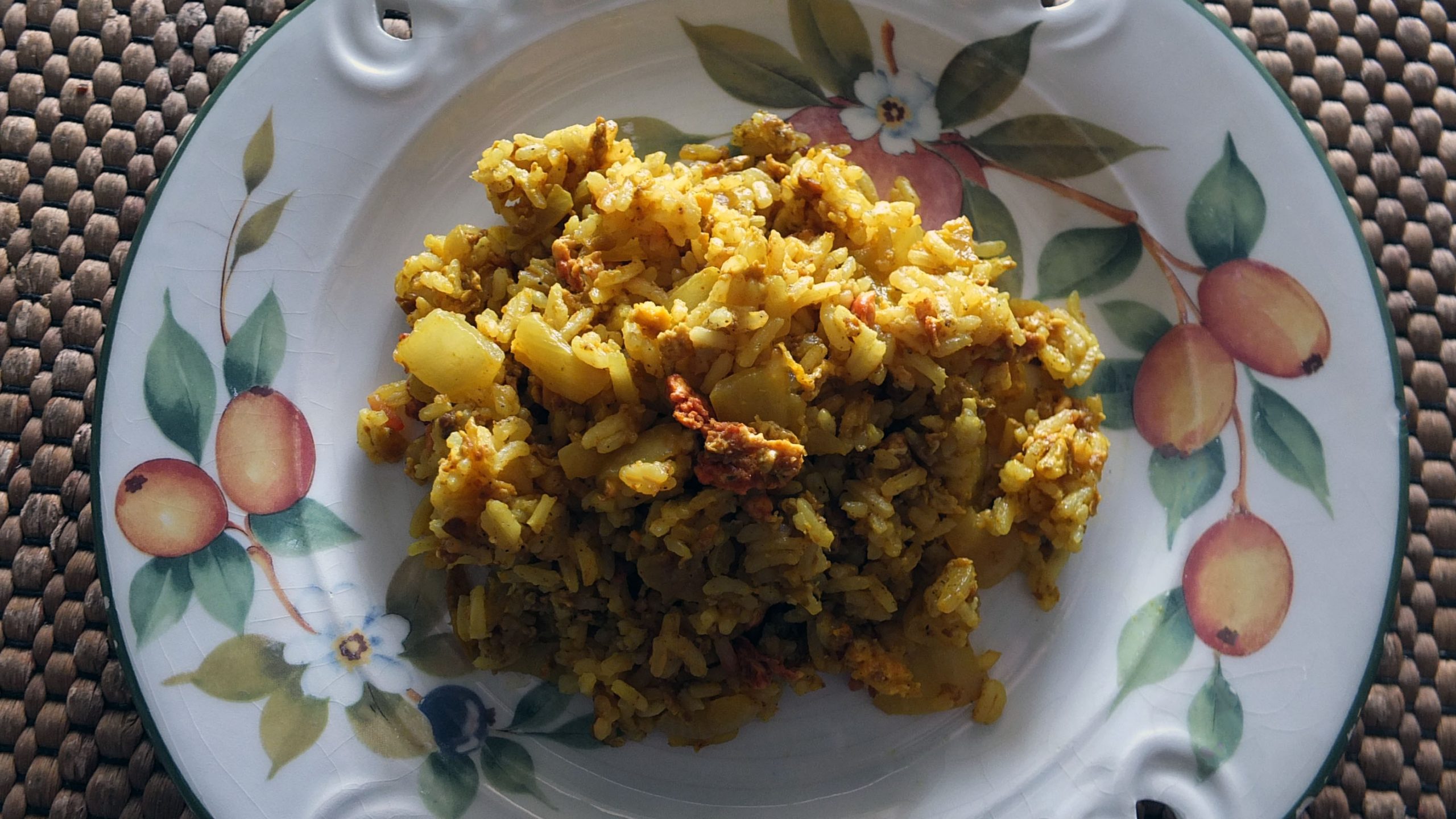 Ινδικό ρύζι με κάρυ και αυγό