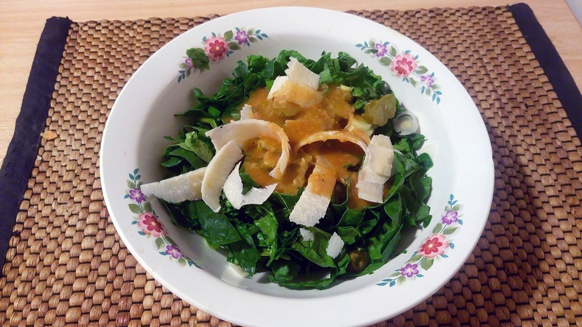 Σαλάτα σπανάκι με παρμεζάνα